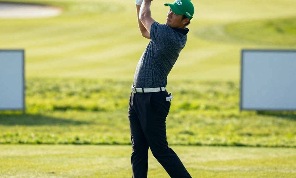Bóng golf bị ghìm lại: vài yard ở đấu trường đỉnh cao, một ô trống ở phần còn lại của thế giới