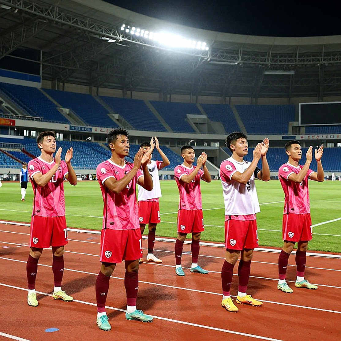 Bên trong V.League: Cuốn sổ bên đường biên và những nhịp không ai đếm