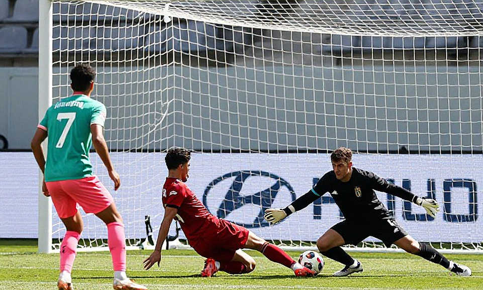 V.League 1 và áp lực mùa giải thường niên: nhịp của một đội bóng được đếm từ bãi tập lấm bùn đến khán đài vắng V.League 1 và áp lực mùa giải thường niên: nhịp của một đội bóng được đếm từ bãi tập lấm bùn đến khán đài vắng