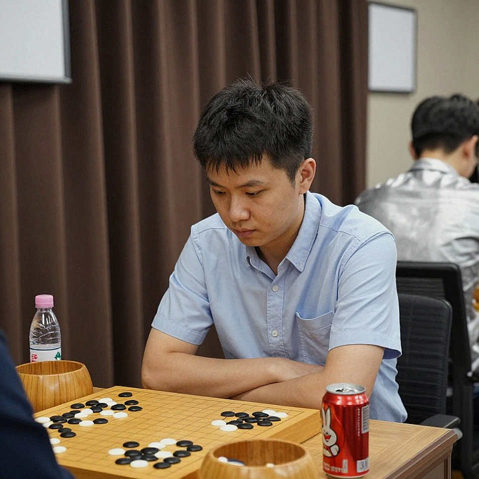 Elephant Gambit 1.e4 e5 2.Nf3 d5: lưỡi dao bất ngờ và giới hạn của khóa khai cuộc 60 phút