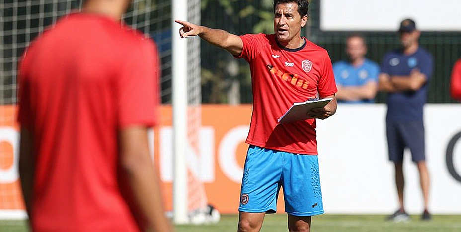 Thủ môn V.League và cái bẫy mang tên 'phát bóng hiện đại'
