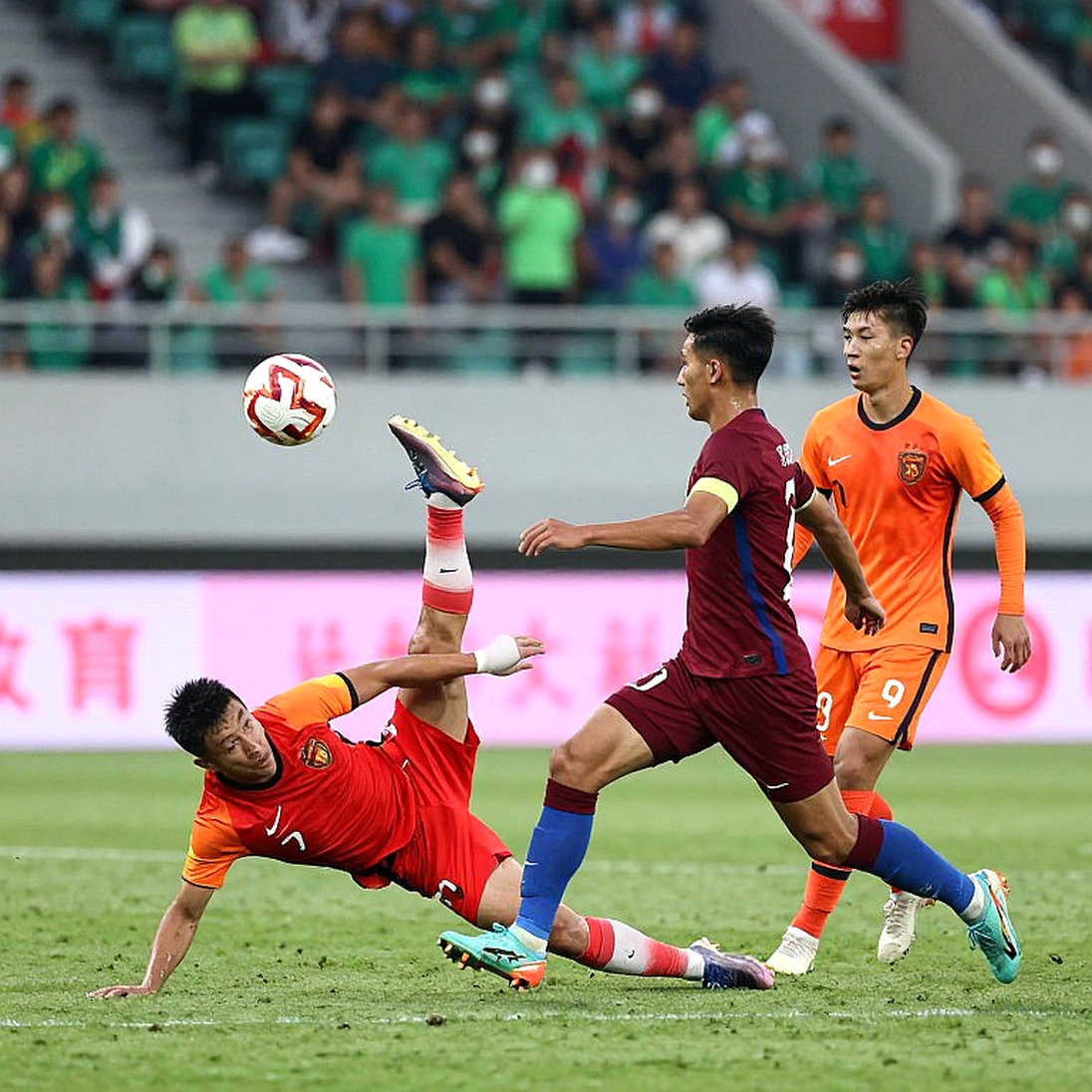 Miovski và bài toán kế nhiệm Ueda: Feyenoord đang mua rủi ro hay cơ hội? Miovski và bài toán kế nhiệm Ueda: Feyenoord đang mua rủi ro hay cơ hội?