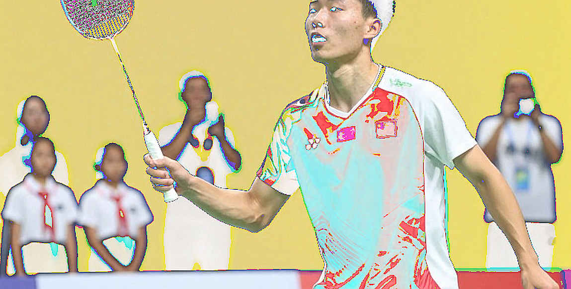 Alwi Farhan tập cùng Kento Momota trước Asian Games 2026: Tấm huy chương bắt đầu từ căn phòng không khán giả