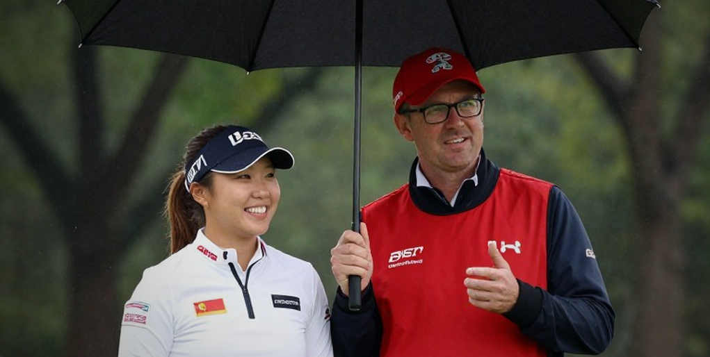 Áo gió lên ngôi: Vì sao quarter-zip mất chỗ trong tủ đồ golfer mùa thu?