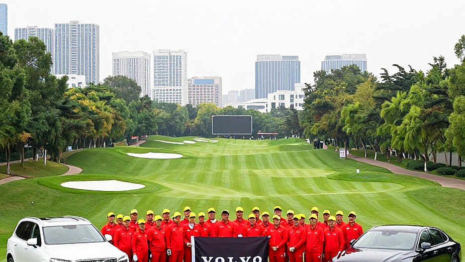 Wind jackets take over: why quarter-zips are losing their place in golfers' fall wardrobes? Wind jackets take over: why quarter-zips are losing their place in golfers' fall wardrobes?